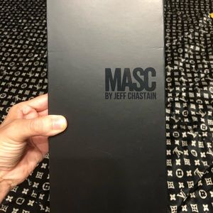 Beard straightener. Can be used for men’s hair.